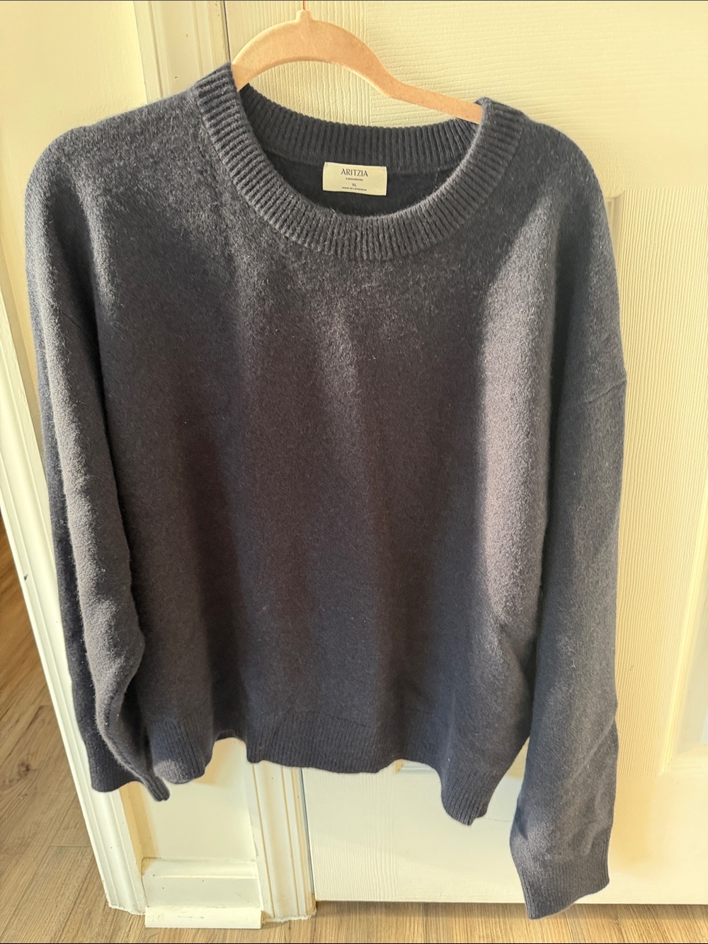 Aritzia cashmere sweater - Picture 5 of 6
